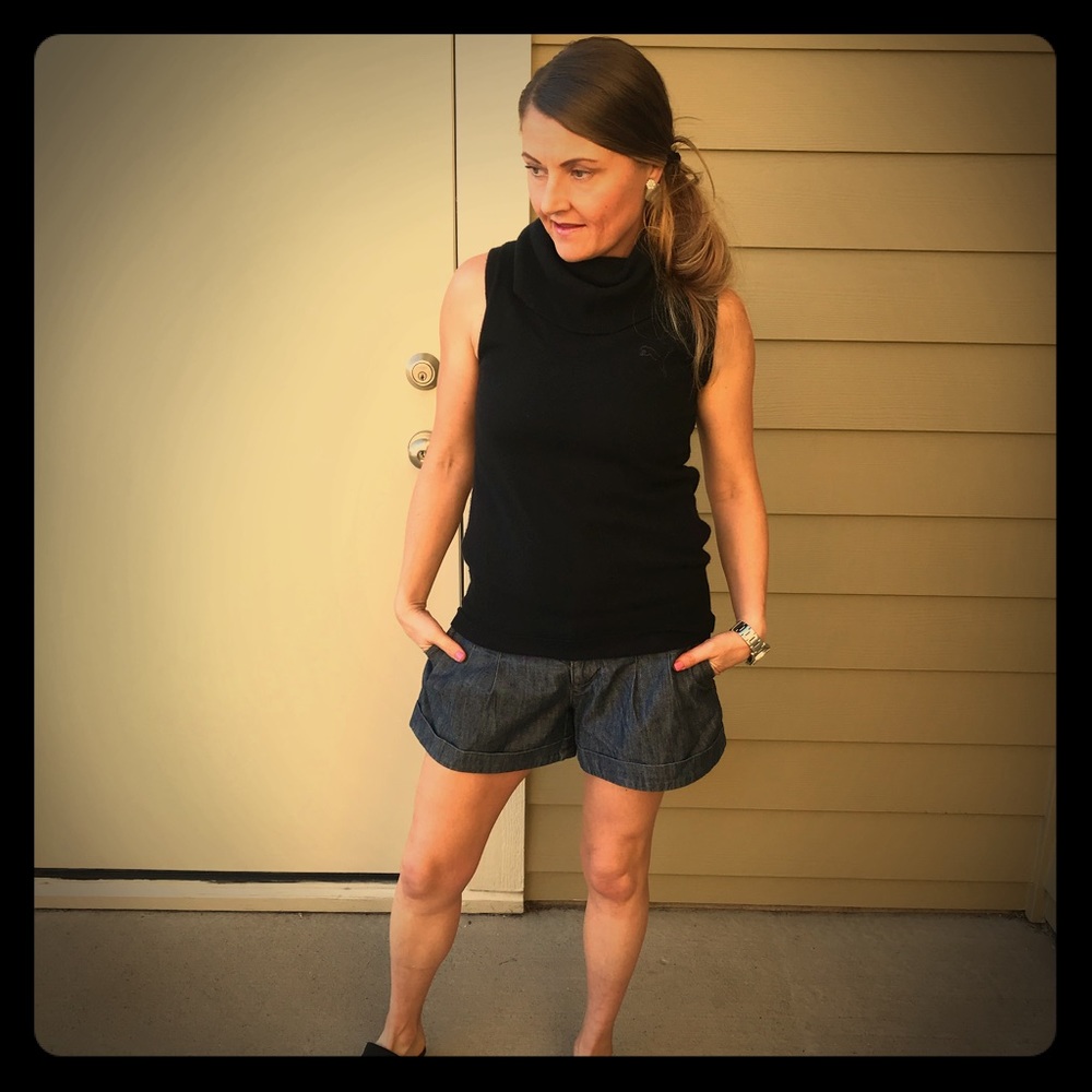 Beautiful soft light wool, sleeveless turtle neck